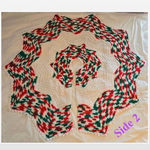 Vintage Christmas Tree Skirt Hand Crochet Snowflake Red Green White Grandma 70s - Picture 11 of 16